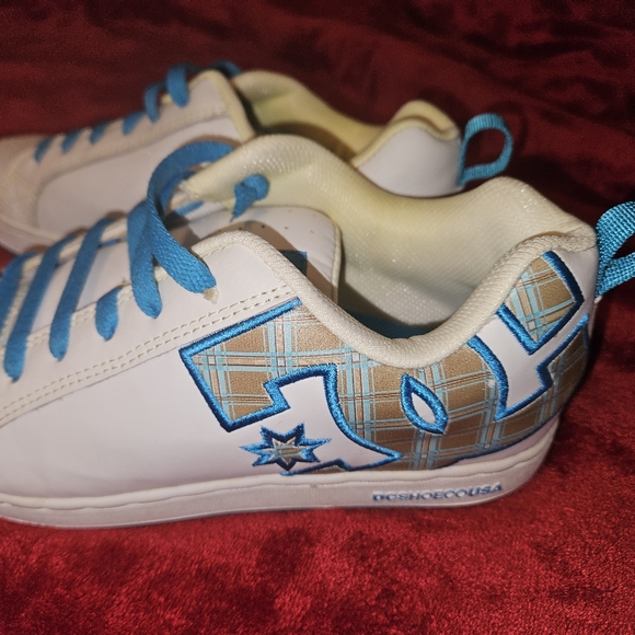 Blue and white DC - Picture 2 of 6